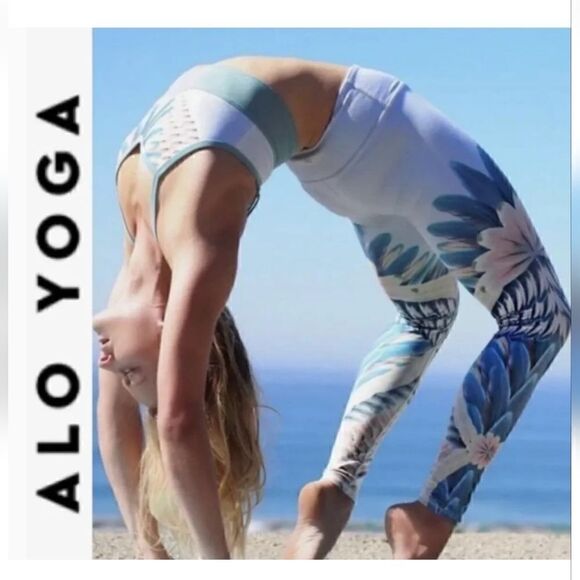 Alo Yoga Gypset Goddess Womens Yoga Leggings Airbrush tropical Feather Size M - Picture 13 of 13